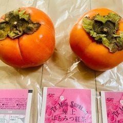 無農薬 新鮮 甘柿 2個・極上はちみつ紅茶 新品未開封 6パック・Meiji チョコレート効果 新品未開封 7個・全て賞味期限内の画像