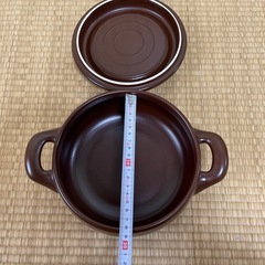 茶色のお鍋の画像