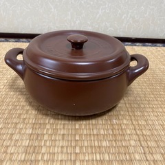 茶色のお鍋の画像