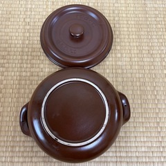 茶色のお鍋の画像