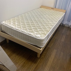 【引取り先決まりました】ベッドフレーム＆マットレスの画像