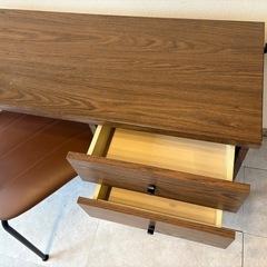 デスク椅子付き今週まで！の画像