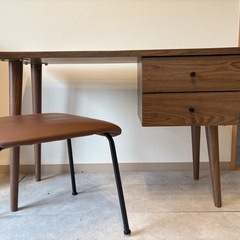 デスク椅子付き今週まで！の画像