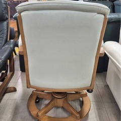 キャスター付き回転座椅子の画像