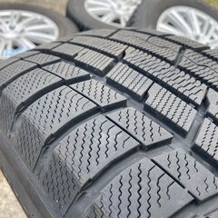 スタッドレス 225/65R17 東北6県無料配送対応‼️爆安‼️最終値下げ‼️②超超超バリ溝❗ 国産トーヨータイヤ‼️ アルミ付き 国産 タイヤ !!　スタッドレスの画像