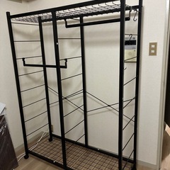 収納力たっぷりの可動棚付きハンガーラック【幅119cm】の画像