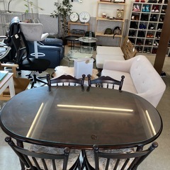 K2511-149 北海道民芸家具 ダイニングテーブルセット ガラス天板 椅子4脚付き ※バラ売り不可 キズ汚れ有りの画像