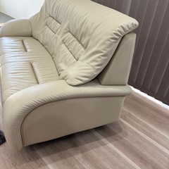 【レザー3人掛けソファー】の画像