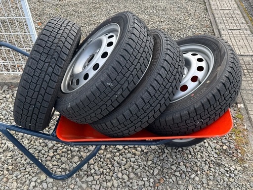 ご購入者決定！バリ溝　ダンロップスタッドレス　155/65/14  2023年製造