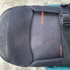 スノボーの板と靴セットの画像