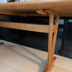 ダイニングテーブルの画像