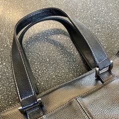 M2511-152 ハンドバック トートバッグ フェイクレザー ブラック 金具 シルバー系 保管キズ汚れ有りの画像