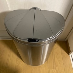 電動ゴミ箱の画像