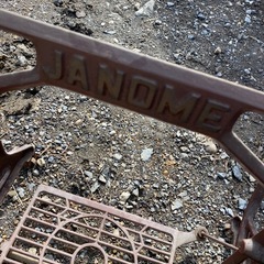 アンティークレトロなミシンのあしの画像