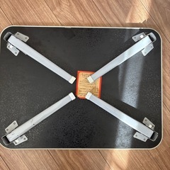 折りたたみテーブルの画像