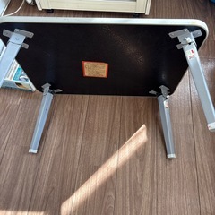 折りたたみテーブルの画像