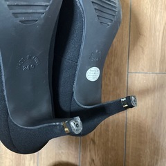 ハイヒール靴黒（新品に近い）24㎝の画像