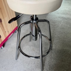 ニトリ カウンターチェア マスク ガス圧式昇降 4ホンアシ WH 上下動OK！ チェア 中古品 ③の画像