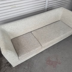 早い者勝ち　三人掛けソファーの画像