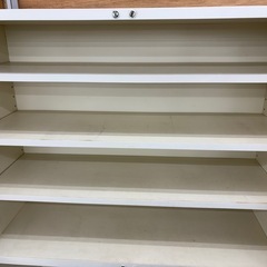 【ドリーム川西店限定】☆ジモティー見たよ割引☆2枚扉食器棚 NA×WHT×BLK  クリーニング済み 【2125560000033954】 の画像