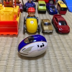 トミカカーズ、ミニカー、車のおもちゃの画像