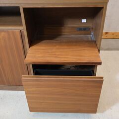 TAKANO MOKKOU(高野木工)のVINE(ヴィネ) ウォールナット材 キッチンカウンターです。ナチュラルモダンや北欧スタイルなどにおススメのキッチンボードはカッコいいインテリアのアクセントに♪の画像