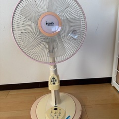 リモコン付き扇風機の画像