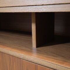 TAKANO MOKKOU(高野木工)のVINE(ヴィネ) ウォールナット材 キッチンカウンターです。ナチュラルモダンや北欧スタイルなどにおススメのキッチンボードはカッコいいインテリアのアクセントに♪の画像