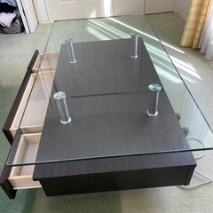 無料！！収納付きガラステーブルの画像