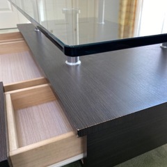無料！！収納付きガラステーブルの画像