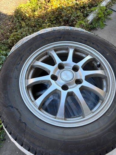 スタッドレスタイヤ　195/65R15