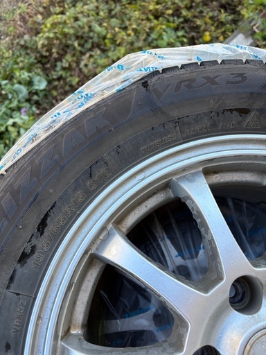 スタッドレスタイヤ　195/65R15