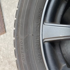 中古　スタッドレスタイヤ　205/60R/16 ホイル付き　4本
セットの画像