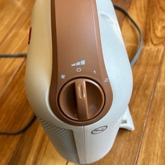 デロンギ　カプスーラ　セラミックファンヒーター HFX30C11 コンパクトの画像