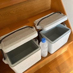 発泡スチロール  箱 2つの画像