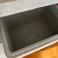 発泡スチロール  箱 2つの画像