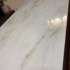 テーブル 
棚付きの画像