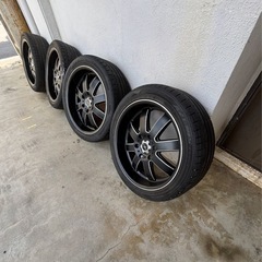 ハイエース19インチホイールタイヤ4本セットの画像