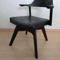 回転式ダイニングチェア　座面高およそ42cmの画像