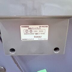 【‼️コンパクト✨】TWINBIRD ツインバード 縦型パンツプレス SA-4625型✨折り目くっきり／スタンド型／省スペース設計✨簡易清掃・通電確認済み❗️の画像
