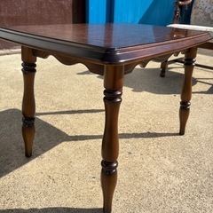 DW東(1110k1) カリモク家具 コロニアルシリーズ ダイニングチェア 肘掛ソファ 木製 リビング テーブル まとめ売り アンティークの画像