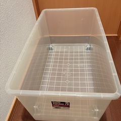 衣装ケース２つ（フタなし）の画像