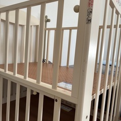 カトージベビーベッド、マット付の画像