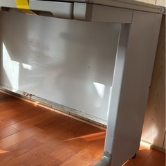 事務用デスクと椅子セットの画像