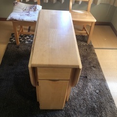 折りたたみテーブル椅子4脚付きの画像