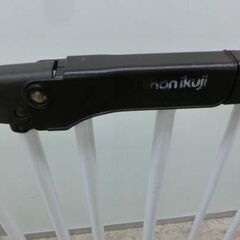 ②日本育児 ベビーゲート おくだけタイプ 直列時最大幅122cm ブラウン系 とおせんぼ 札幌 西野店の画像