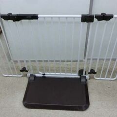 ②日本育児 ベビーゲート おくだけタイプ 直列時最大幅122cm ブラウン系 とおせんぼ 札幌 西野店の画像