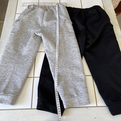 お取引中。
子供ズボン7y120サイズ黒グレー2枚セットの画像