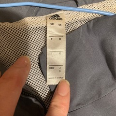 adidas薄いジャンバーの画像