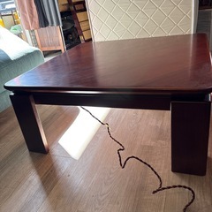 レトロなこたつテーブルの画像